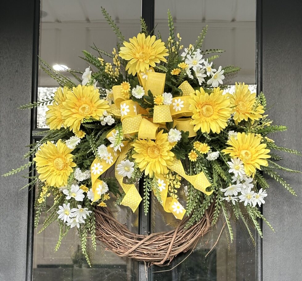 Crearte a DIY Daisy Wreath for Your Front Door | Grace Monroe Home